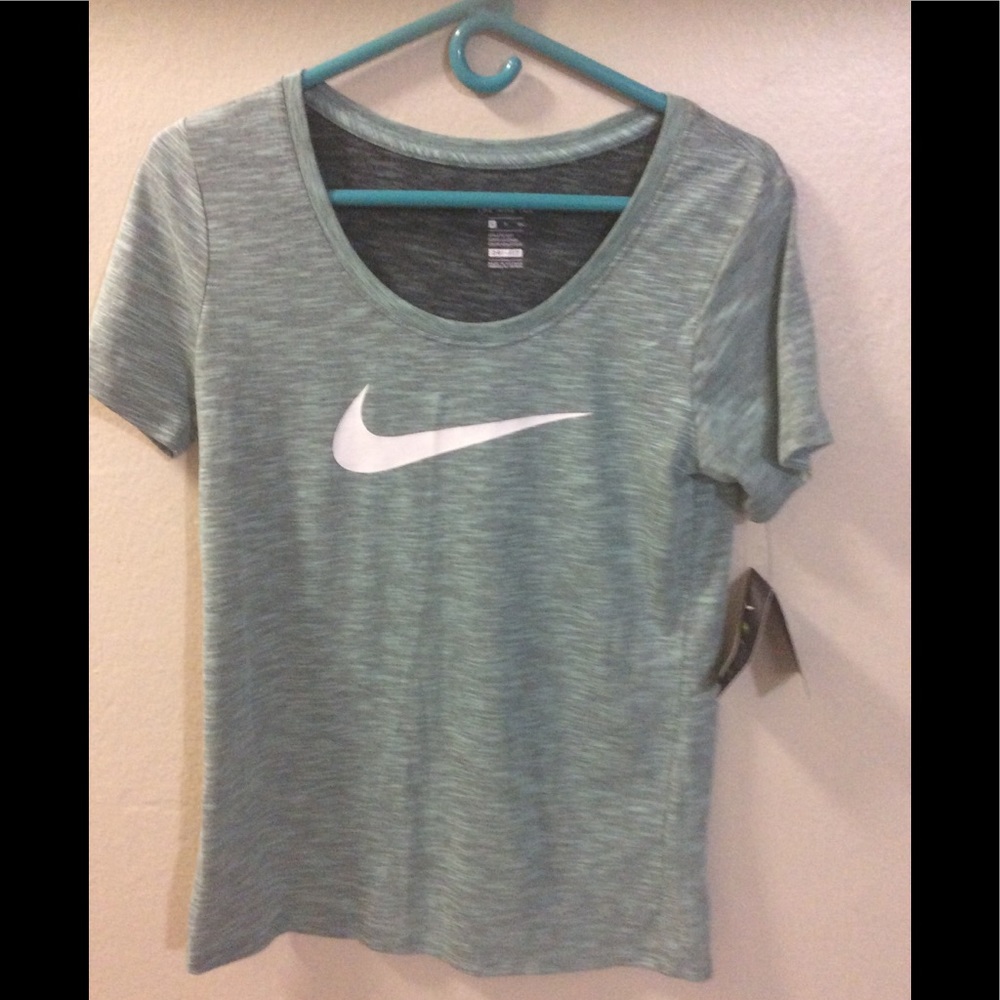 Nike woman tee